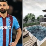 Jugador con la camiseta del Trabzonspor junto a una vivienda de lujo en Ortahisar, Trabzon